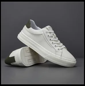 Baskets en cuir blanc pour hommes avec détail talon vert foncé pour style décontracté