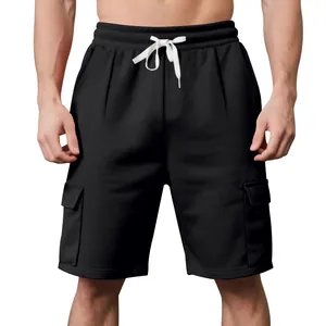 Detailansicht der schwarzen Cargo-Shorts für Herren mit Kordelzug und Taschen