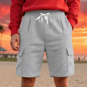 Detailansicht dieser grauen Cargo-Shorts mit elastischem Kordelzug und Pattentaschen