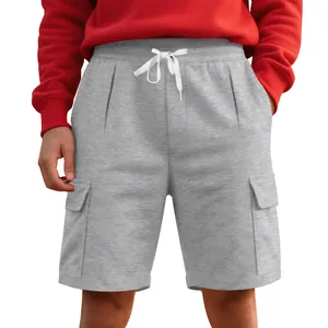 Detailansicht der grauen Herren-Cargoshorts mit atmungsaktivem Stoff und Seitentaschen
