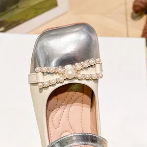 Elegantes zapatos de princesa Mary Jane para niñas con puntera plateada y lazo de perlas