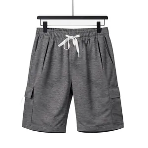 Vorderansicht graue atmungsaktive Cargo-Shorts für Herren mit elastischem Kordelzug