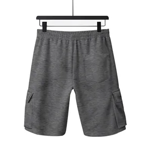 Detailansicht des atmungsaktiven, dunkelgrauen Melange-Stoffes dieser Herren-Cargoshorts
