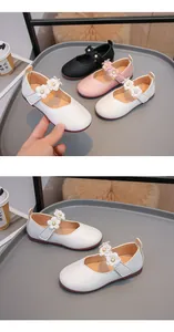 Süße Mary Jane-Schuhe für Mädchen mit zarten Blumenverzierungen in Weiß, Rosa und Schwarz