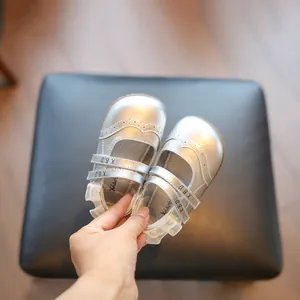 Elegante zilveren prinsessenloopschoenen voor babymeisjes met dubbele riempjes en kant
