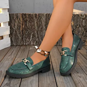 Mocasines con plataforma verde vintage con estampado numérico y hebilla de cadena