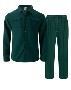 Conjunto de dos piezas de punto de gofre verde oscuro con camisa abotonada y pantalón a juego