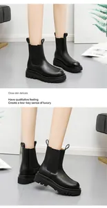 Elegantes botas Chelsea negras con suola gruesa y punta redonda