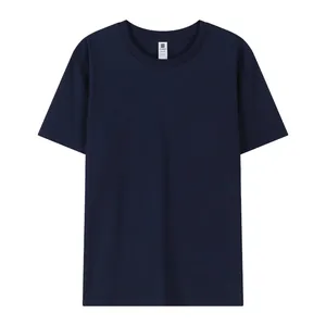 Vista dettagliata di una t-shirt in puro cotone blu navy a maniche corte e girocollo