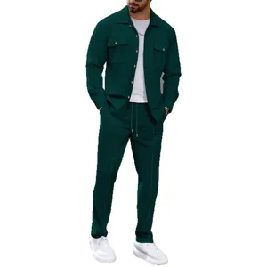 Conjunto de dos piezas hombre en punto gofrado verde oscuro con camisa manga larga y pantalón