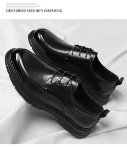 Primer plano de la textura de cuero negro pulido en zapatos de vestir para hombres