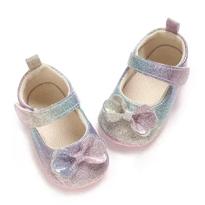 Chaussures de princesse pour bébé à paillettes avec nœud et semelle souple.
