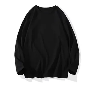 Detailed view of a solid black 220g men's long-sleeve T-shirt with a classic crew neck.