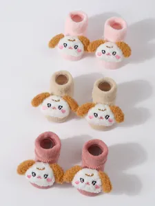 Tres pares de calcetines térmicos gruesos para bebé con lindos diseños de perro 3D