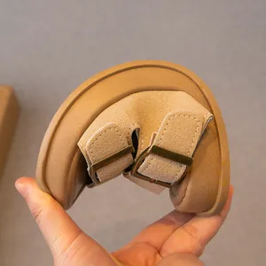 Flexible Kindersandalen mit weicher Sohle und Schnallenriemen in Braun für den Sommer