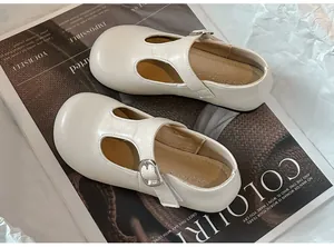 Elegante crème Mary Jane schoenen voor meisjes met T-bandje en zilveren gesp detail