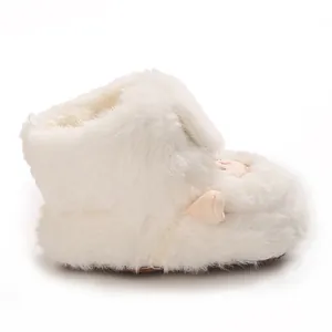 Botte d'hiver pour bébé en fausse fourrure blanche avec broderie de mouton mignonne