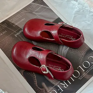 Elegante rode T-strap Mary Jane schoenen voor meisjes met zachte zool en gesp.