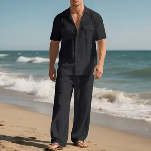 Vista completa del conjunto de playa de lino negro para hombre con camisa y pantalón