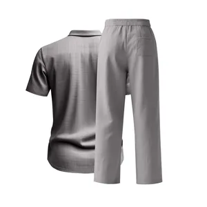 Vista trasera detallada del conjunto de camisa de lino gris y pantalones para hombre.
