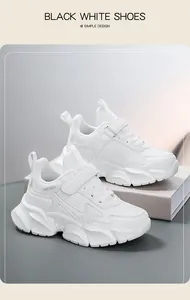 Detailansicht der weißen, leichten Kinder-Sneaker mit Klettverschluss und weicher Sohle
