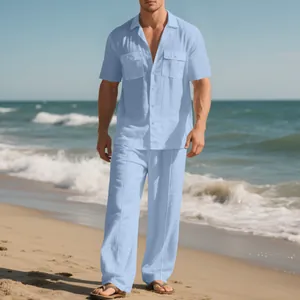 Conjunto playero de lino azul claro para hombre con camisa corta y pantalón largo