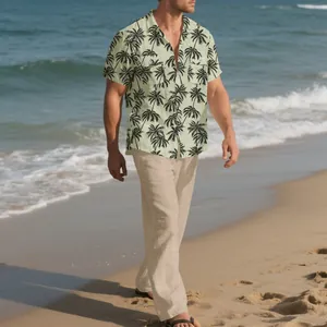 Conjunto de camisa hawaiana con palmeras y pantalones anchos para vacaciones en playa.