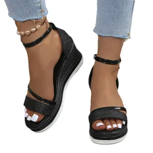 Elegantes sandalias de cuña negras con purpurina y suela de plataforma esparto