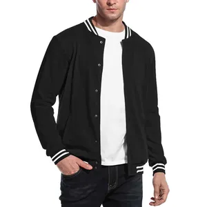 Veste teddy noire pour homme avec col et poignets à rayures blanches de style rétro.
