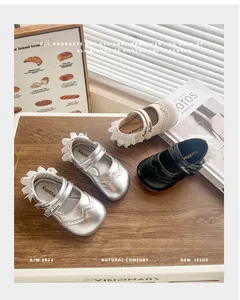 Chaussures Mary Jane en cuir pour petite fille avec bordure en dentelle en plusieurs coloris