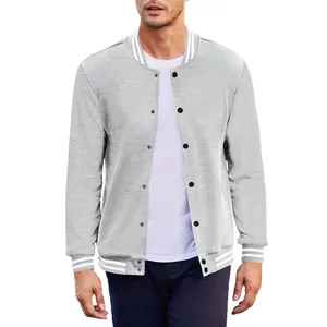 Vue détaillée de la veste varsity grise pour hommes avec col et poignets rayés blancs