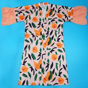 Cache-maillot long imprimé floral avec manches à volants orange pour les vacances