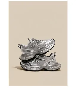 Zapatillas deportivas plateadas de malla transpirable para niñas modernas y chic