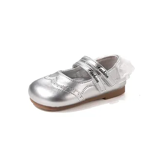 Élégantes chaussures de princesse argentées pour fillettes avec dentelle et semelle en gomme