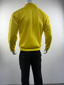Vista posterior detallada de la sudadera amarilla de hombre con su cuello clásico