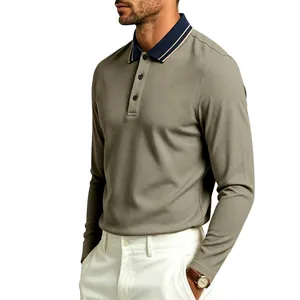 Detailansicht eines Herren-Business-Casual-Langarm-Polohemds in Khaki und Marineblau