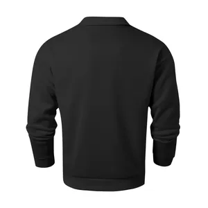 Vista trasera de una sudadera polo clásica negra de manga larga para hombre con acabado limpio.