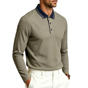 Detail eines olivgrünen langärmeligen Piqué-Poloshirts für Herren mit Kontrastkragen
