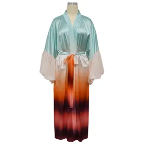 Élégant cache-maillot de plage long dégradé avec des manches cloche et une ceinture assortie