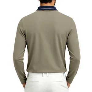 Rückansicht eines khakifarbenen Herren-Poloshirts mit langer Ärmel und Piqué-Struktur