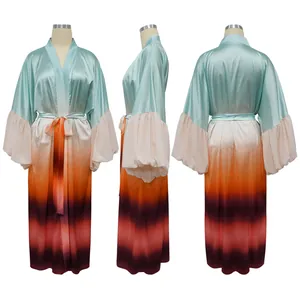 Vues multi-angles détaillées d'un cardigan de plage en satin à imprimé dégradé