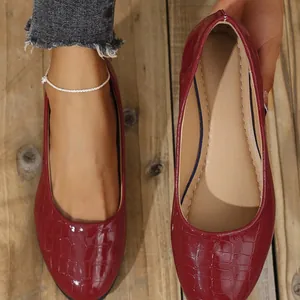 Stylish burgundy stone pattern women's round toe slip-on flats for professional work wear