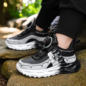 Breathable children's sports shoes with rotating buckle lacing system in black and white