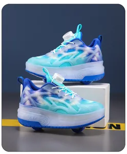 Vue détaillée des chaussures à roulettes bleues pour enfants avec doubles roues et boucle rotative