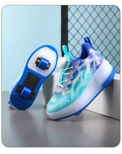 Vue détaillée de chaussures à roulettes bleues pour enfants avec doubles roues et LED