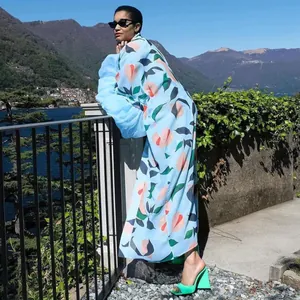 Cache-maillot de plage à fleurs élégant avec manches bouffantes pour look de vacances.