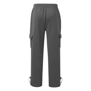 Rückansicht grauer lockerer Cargo-Jogginghose für Herren mit verstellbarem Saum und Taschen