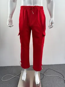 Rote Herren-Cargo-Jogginghose mit Kordelzug und praktischen Mehrfachtaschendetails
