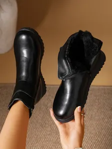 Schwarze flache Winterstiefel für Damen mit warmem Plüschfutter und Seitenreißverschluss