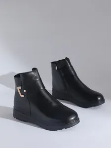 Klassische schwarze warme Stiefeletten für ältere Damen mit rutschfester Sohle